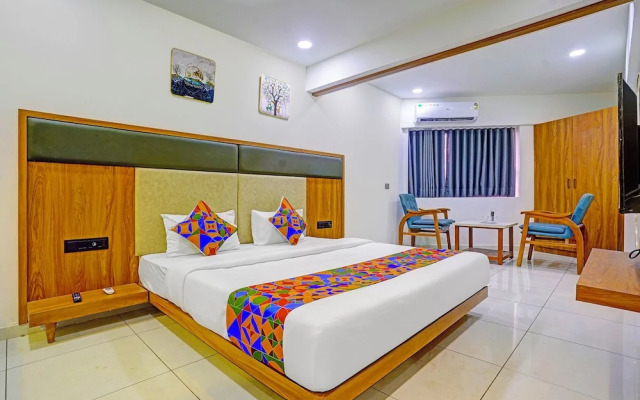 Fabhotel Royal Manor