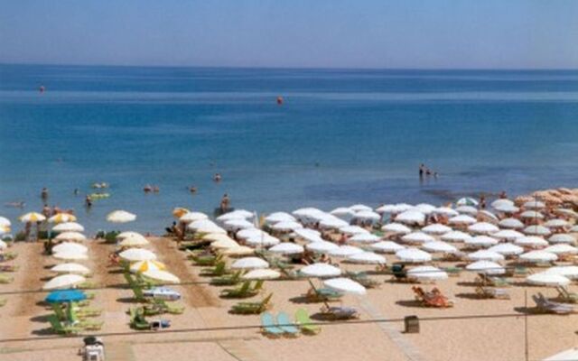 Smaragdine Beach Hotel