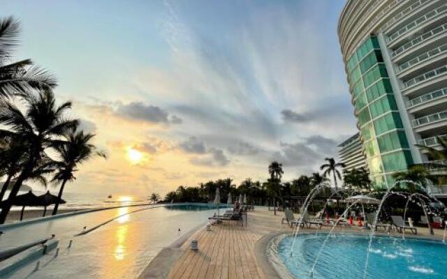 Bay View Grand Marina Condo 1004s