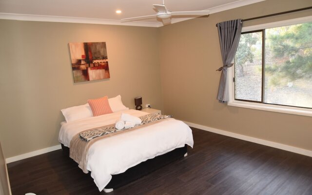 Warrawong holiday big home