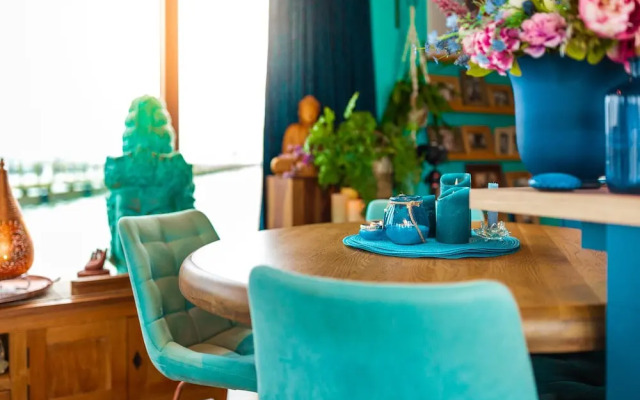 Cozy Lodge Retreat Close to Amsterdam on the Vecht