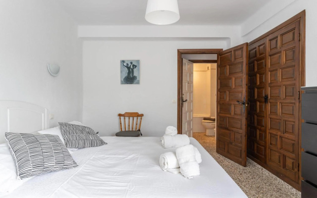 Bright and Spacious 2 Bed Apt