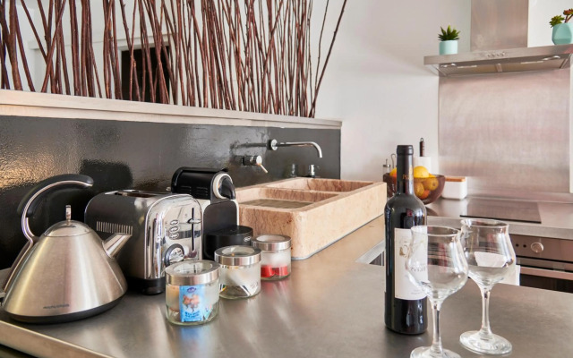 Renovated Charming Apartment, By TimeCooler