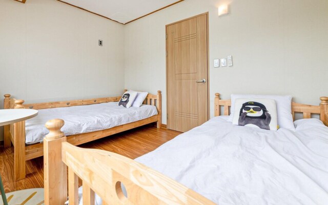Jeju Batdol Pension