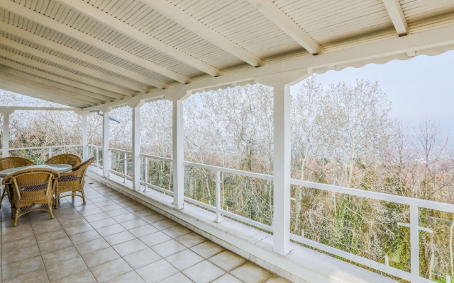 Villa Close to Masukiye Waterfalls With Backyard