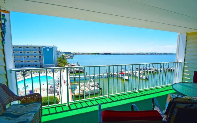 Thunder Island 81b 2 Bedroom Condo by RedAwning