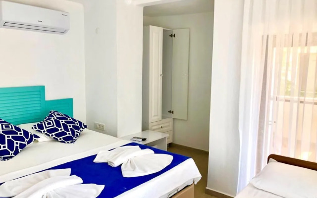 Lacivert Otel Akyaka