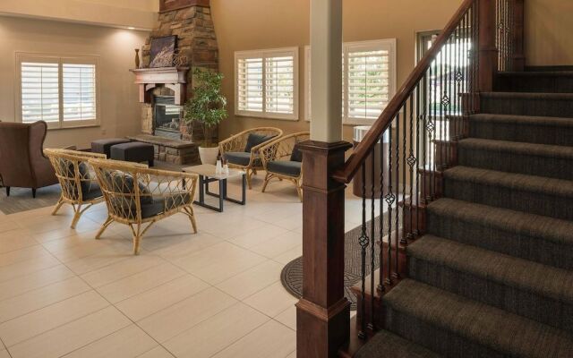 The Landmark Inn & Suites