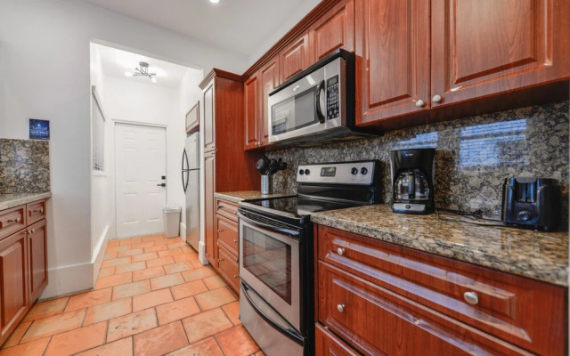 Amazing Bahamian Home At Design District