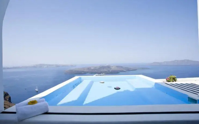 Kastro Suites