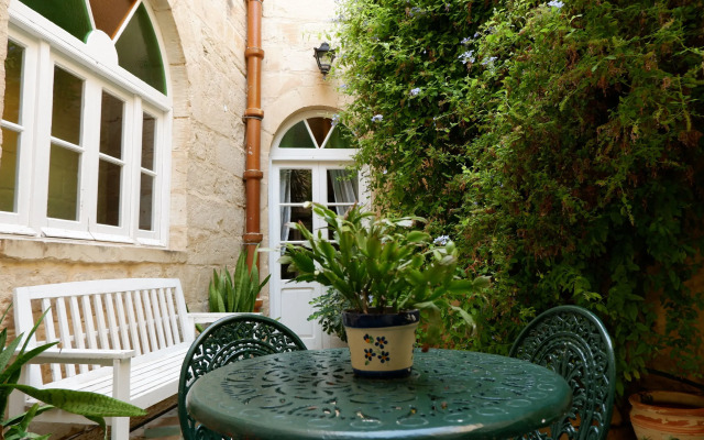 Village Knights Accommodation