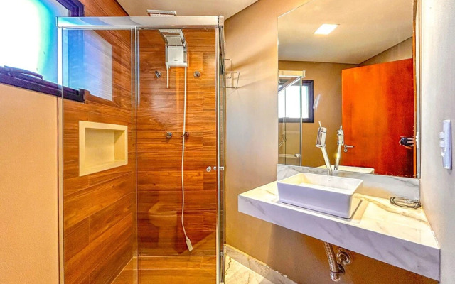 Casa com 4 Su tes Jacuzzi e Lareira Externa