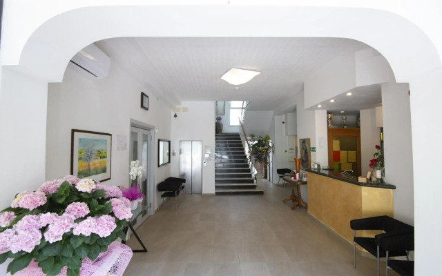 Hotel Carillon
