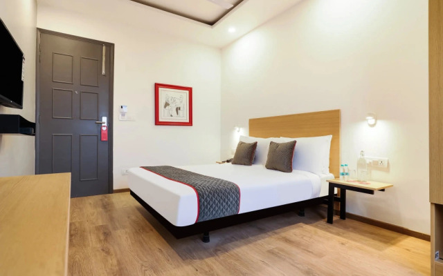 OYO Townhouse 231 Golden Avenue Road