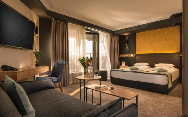 Rosslyn Thracia Hotel