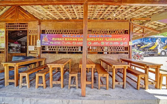 Oyo 91201 Larasati Homestay Pantai Klayar