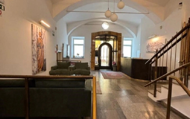 Emonec Hotel