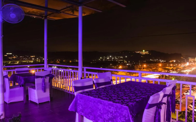 Green Rose Hotel