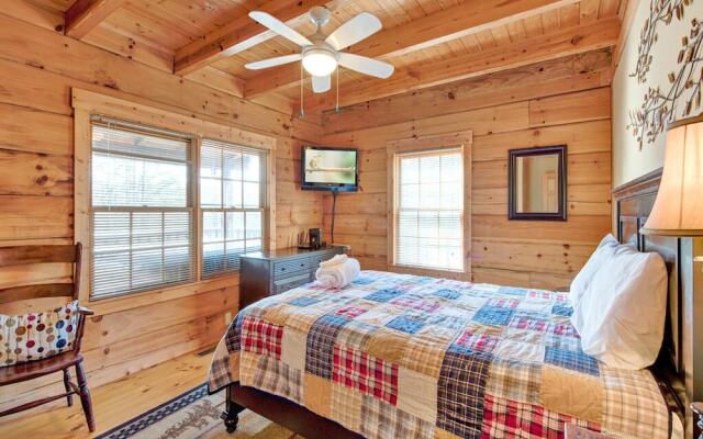 Black Bear Hideaway 3 Bedroom Home with Hot Tub