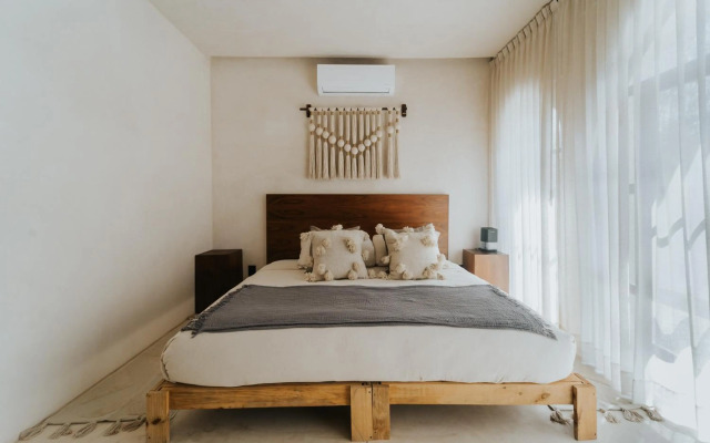 Villa Torana 4br/8pp Private Pool Rooftop Security