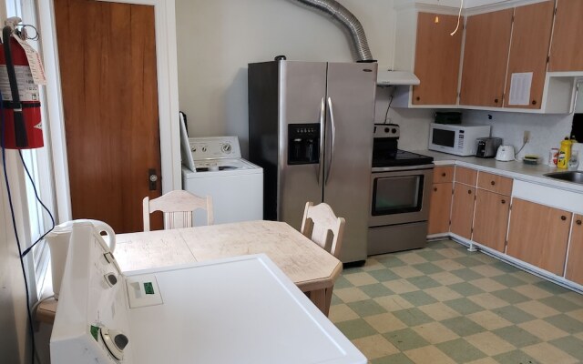 Apartment near Metro Monk Station