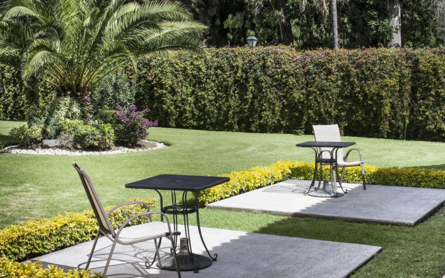 La Esmeralda en el Encanto Hotel Petit