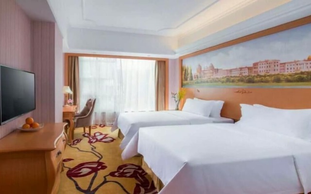 Vienna Hotels-Yichen main store Longhua