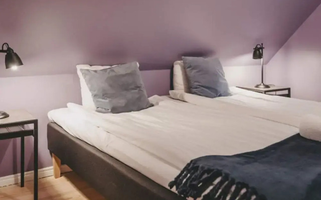 Snug Hotel Room With Free Breakfast