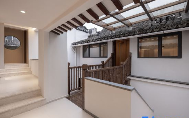 Zhenshui Courtyard · 180° River-View · Designer's Aesthetic | Panoramic Resort Guesthouse (Xitang)