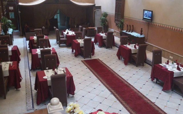 Royal Hotel And Suites