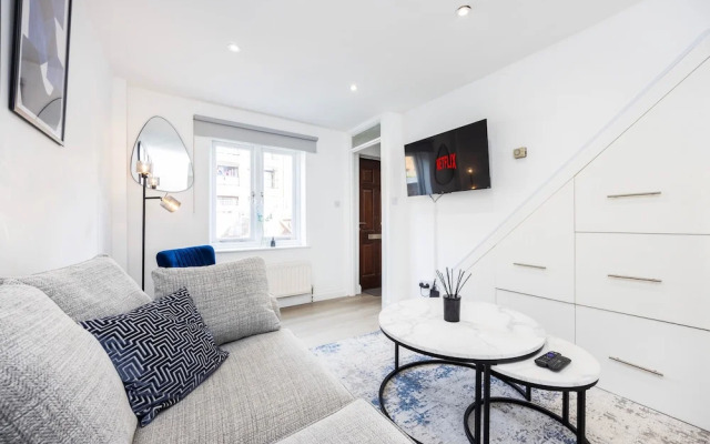 Morden 2-bed House in Canary Wharf London