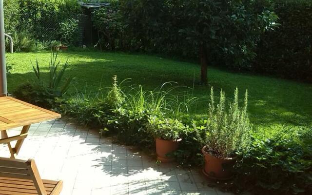 Holiday Home Villetta Al Lago Con Giardino