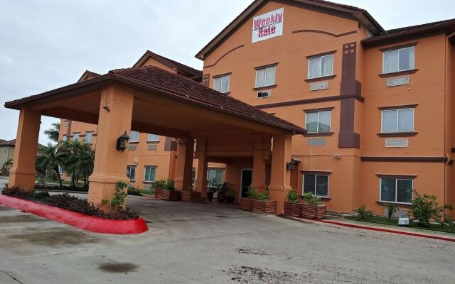 Deluxe Inn & Suites