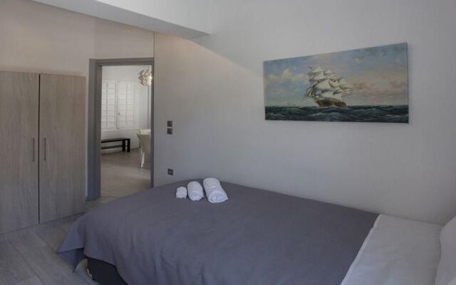 Amazing Aptm -Breath Away From Acropolis