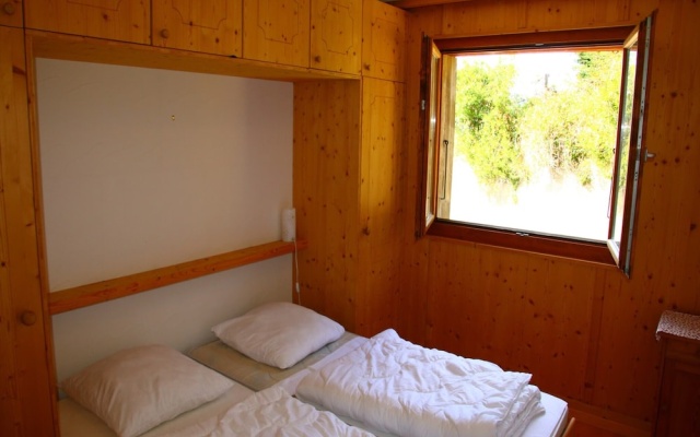 Apartment in Valais Near Cable Car – Guest Rooms – Nendaz