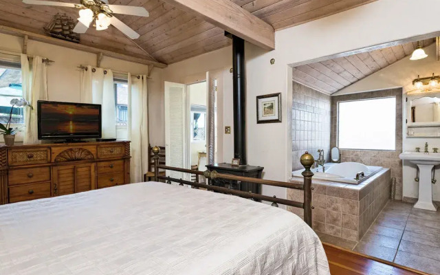 Old Yacht Club Inn Vacation Rentals