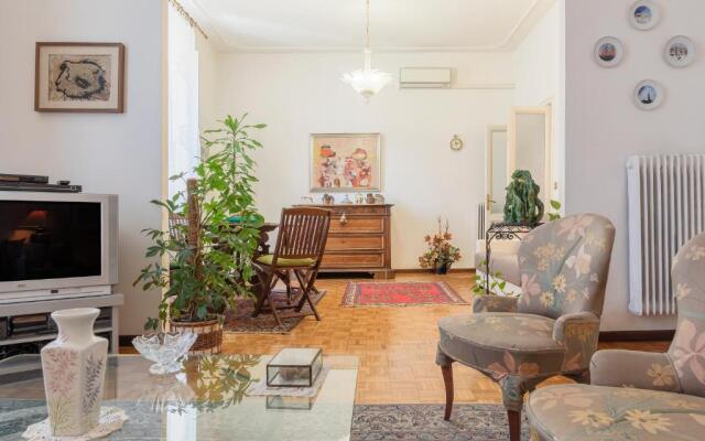 Flower'S Market Apartment - Charme Homes