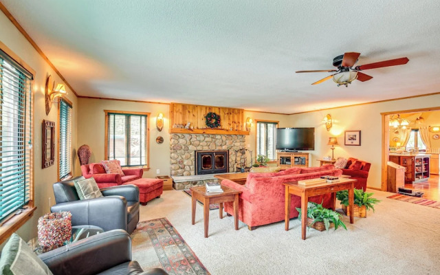 Lake Tomahawk Summer Oasis w/ Deck!