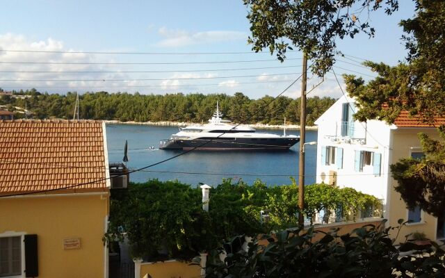 Faros Suites - Adults Only