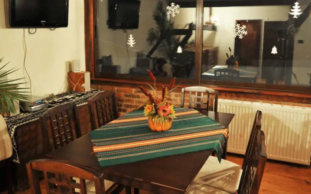 The Old House 1980 Family Hotel