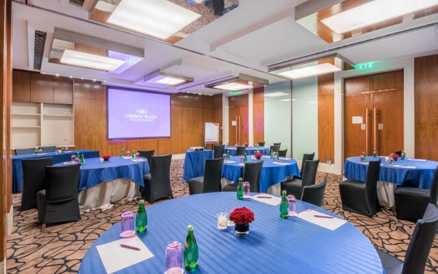 Crowne Plaza Hotel New Delhi Okhla by IHG