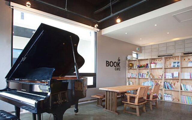 Yeosu Demare Pool Villa
