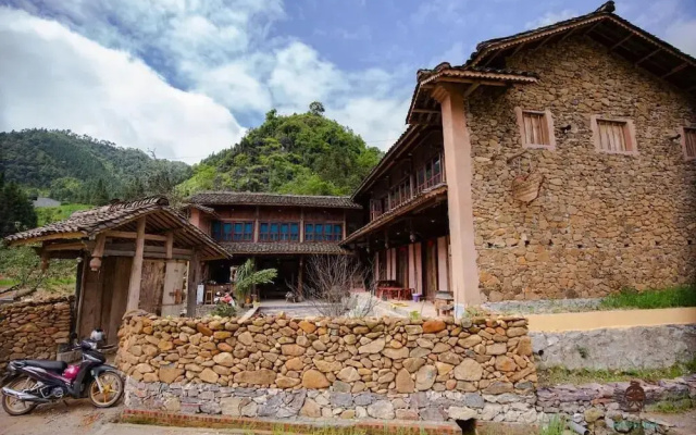 Dinh Đá H'Mông - Karsterly Rock Lodge