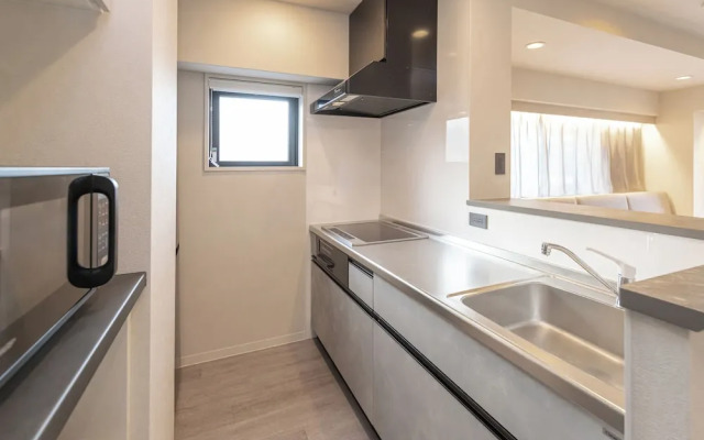 CREST TENMA - Self Check-In Only