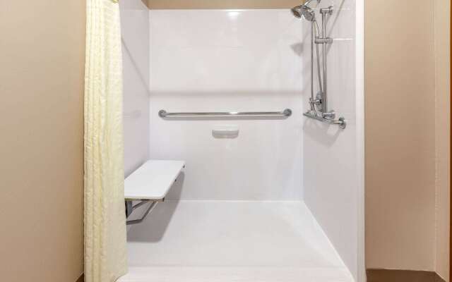 Super 8 by Wyndham La Grange KY