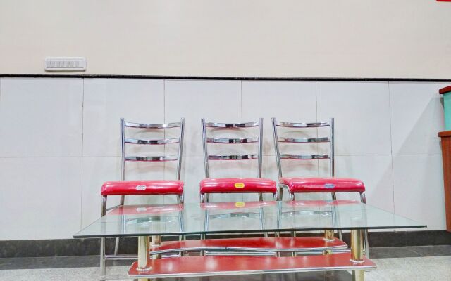 OYO 12083 Hotel Champion Inn