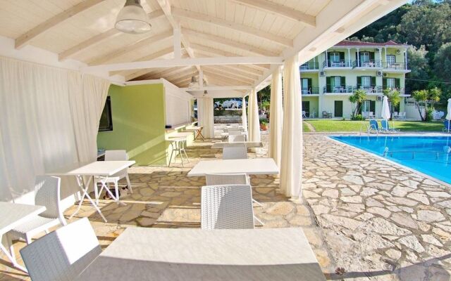 Vliho Bay Suites & Apartments