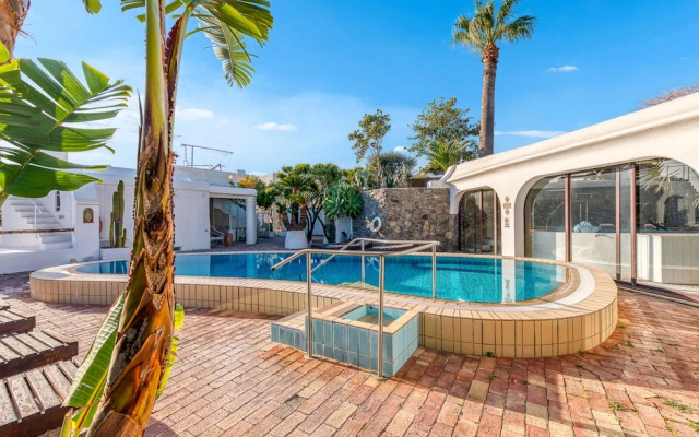 Ravino Secret Retreat