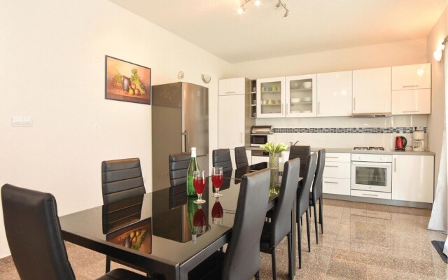 Beautiful Home in Kastel Stari With Wifi and 7 Bedrooms