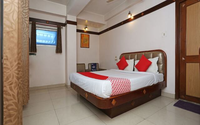 OYO 7838 Amrit Regency